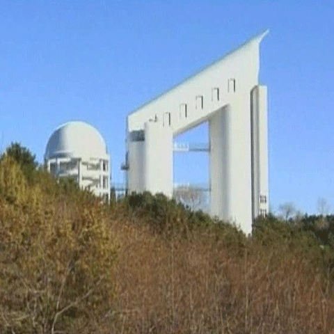 Astronomii chinezi au la dispoziţie cel mai puternic telescop din lume 