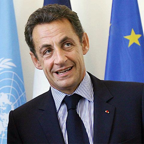 Sarkozy anunţă că Franţa va acorda noi credite băncilor
