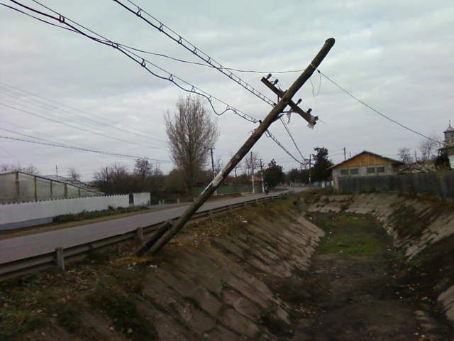 Stâlp în cădere