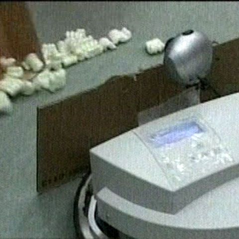La Cluj a fost inventat robotul care curăţă zăpada şi cel care aduce bere 