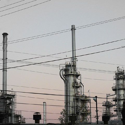 În contextul crizei gazelor, producătorii, importatorii şi distribuitorii de combustibil îşi măresc profiturile