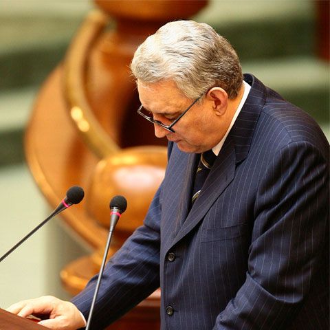 Ilie Sârbu îi transmite lui Iliescu că nu a complotat pentru alianţa cu PD-L, ci a negociat cu mandat