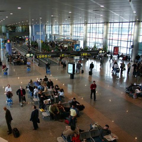 Probleme cu traficul aerian pe aeroportul Barajas - Madrid, din cauza ninsorilor abundente