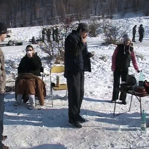 Duminică, zeci de clujeni au ieşit la picnic în ciuda frigului de afară 