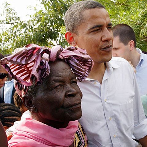 Bunica lui Obama din Kenya îi va oferi la învestitură un taburet, un scut şi o apărătoare de muşte