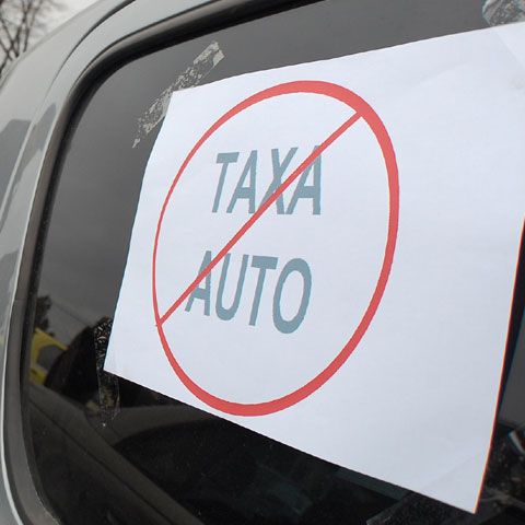 UE a informat România că triplarea taxei auto încalcă legislaţia europeană
