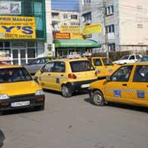 Companiile de taximetrie au mai puţini clienţi, dar nu îşi permit reducerea tarifelor