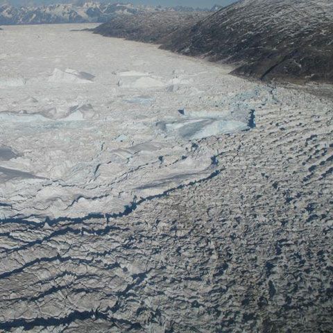 Gheţarii din Groenlanda şi-au încetinit procesul de topire