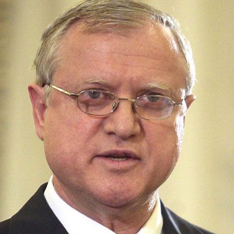 Marian Sârbu: Legea care prevede majorarea pensiilor cu 50% va intra în vigoare în 2010