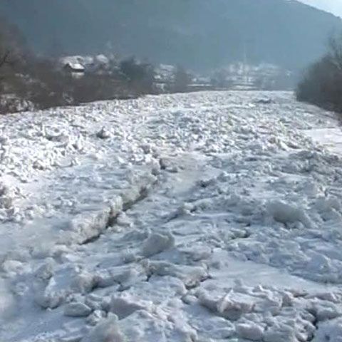 Lungimea sloiurilor de pe Bistriţa depăseşte în judeţul Neamţ 21 de km 