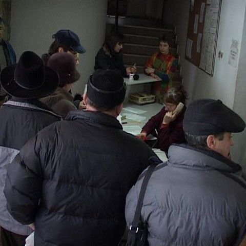 Din cauza crizei, ofertele de locuri de muncă sunt tot mai puţine 