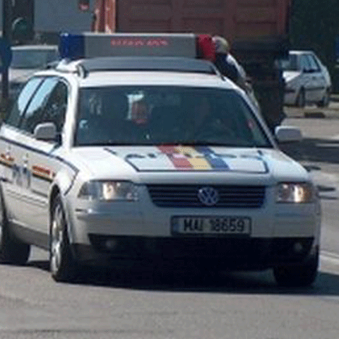 Un şofer a gonit cu maşina prin Arad, urmărit de opt echipaje de poliţie 