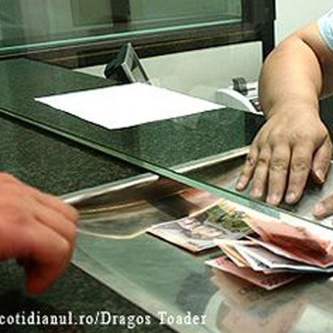 Bancherii se aşteaptă la scăderea dobânzilor la creditele în lei