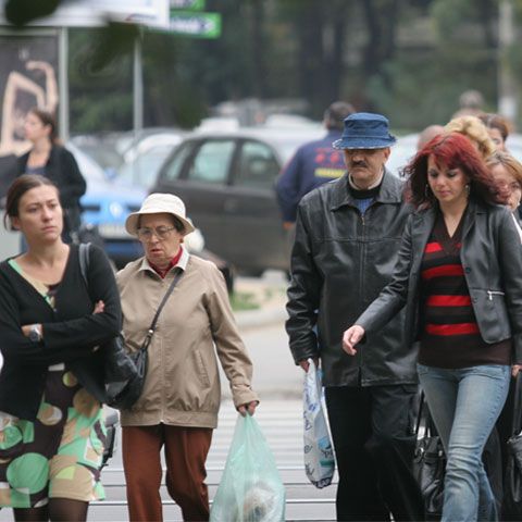 Eurobarometru: Optimismul românilor scăzuse, în octombrie, cu 15% din cauza crizei economice 