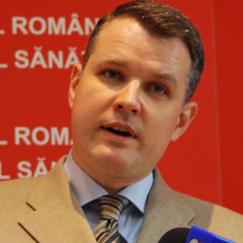Ministrul Sănătăţii a fost întâmpinat la Iaşi cu coji de cartofi şi pâine uscată