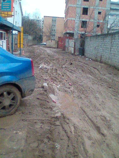 Noroi pe strada Dezrobirii din sectorul 6