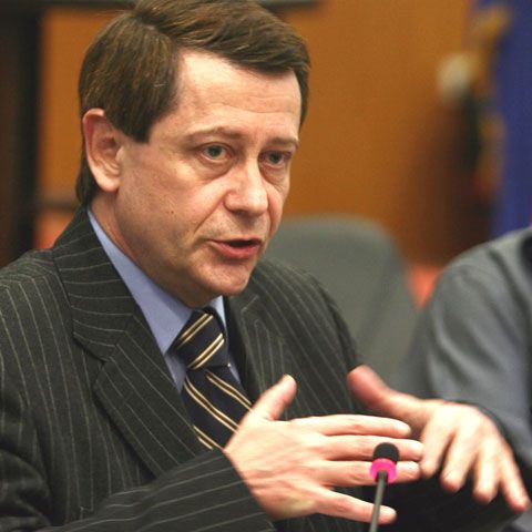Iorgulescu: Candidatura la prezidenţiale a lui Tăriceanu ar fi cea mai bună soluţie pentru PNL
