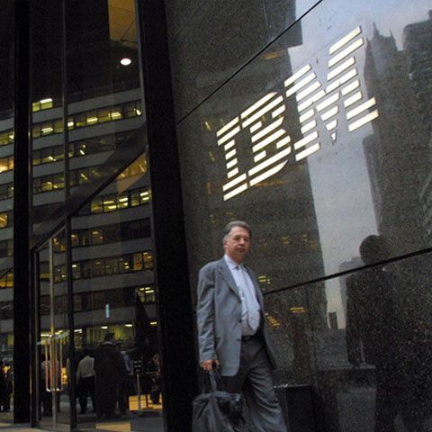 IBM ar putea concedia cel puţin 2.800 de salariaţi 