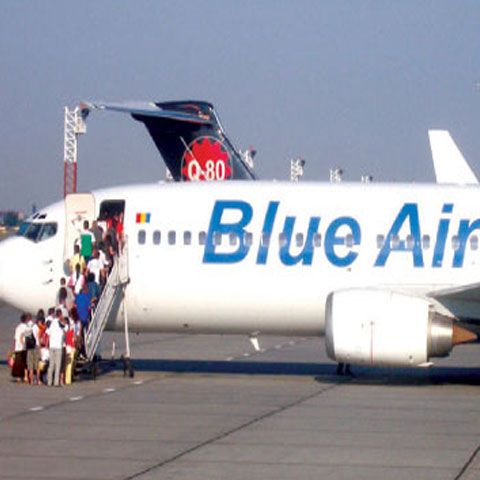Blue Air premiază studenţii mediocri