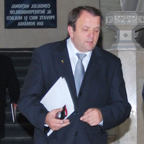 Gh. Flutur: Îngheţarea salariilor şi pensiilor este oficială. Cum comentaţi?