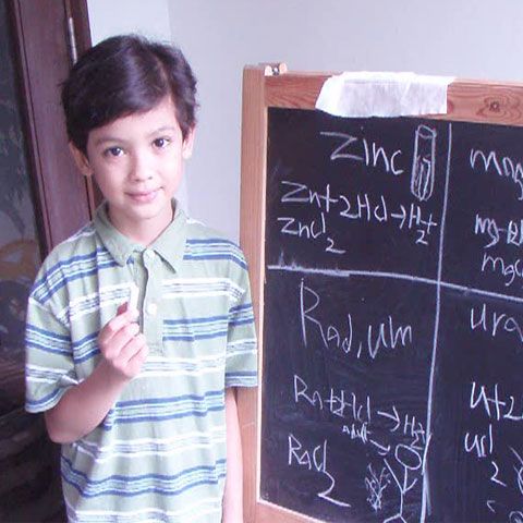 Un băieţel de opt ani din Singapore este student la Politehnică