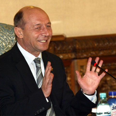 Băsescu: Încerc să conving că nu e altă soluţie decât să dirijăm banii dinspre buget către economie 