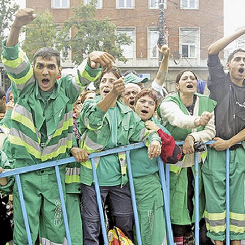 Angajaţii unei societăţi de salubritate din Sfântu Gheorghe vor urma cursuri de alfabetizare