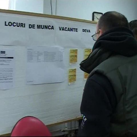 În ciuda disponibilizărilor, firmele caută în continuare angajaţi