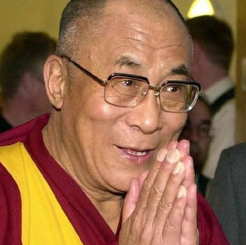 Dalai Lama a fost externat şi probabil va purta un aparat ortopedic
