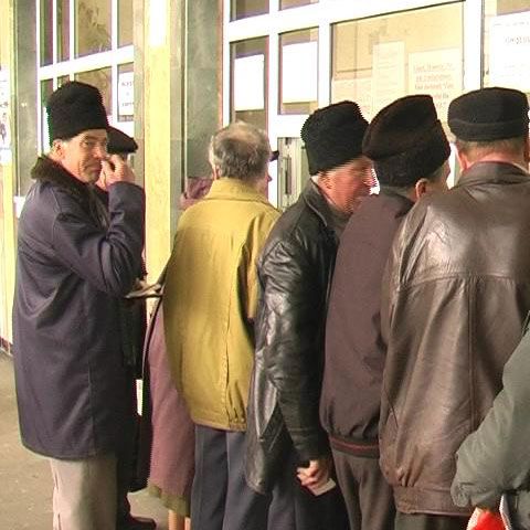 Pensionarii ameninţă cu proteste şi vor să dea Guvernul în judecată