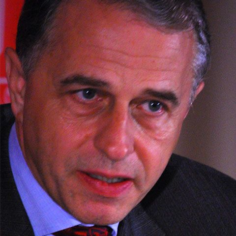 Mircea Geoană s-a declarat mâhnit de decizia lui Dragnea de a demisiona din fruntea MAI