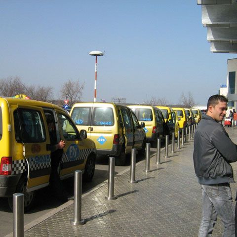 Administraţiile aeroporturilor vor selecta transportatorii autorizaţi în regim de taxi