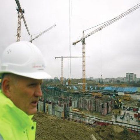 Noul stadion, Făt- Frumos din fier-beton