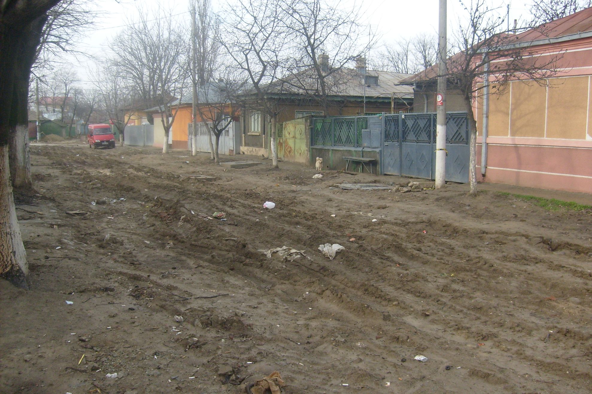 O stradă din Galaţi, pe care nu se mai poate circula
