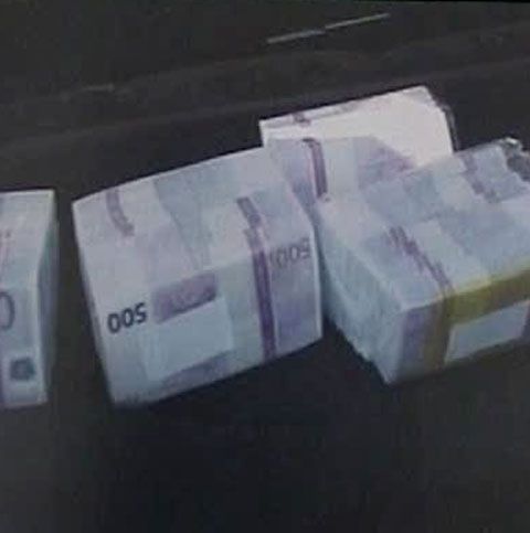 DNA a făcut publice pozele din cazul "Valiza", cu banii confiscaţi lui Gigi Becali! Vezi cum arată 1.7 milioane de euro!  