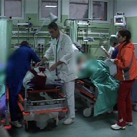 O femeie din Satu Mare a murit după ce a fost plimbată între secţiile unui spital şi apoi trimisă acasă