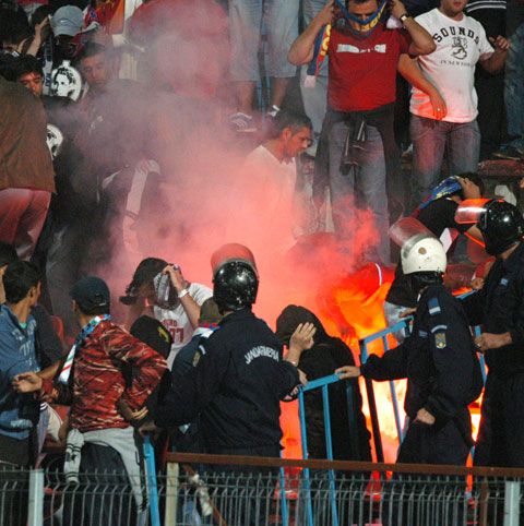 Dragomir: "Cine va aprinde torţe pe stadion va merge direct la puşcărie!"