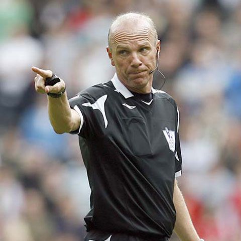 "Prinţii-cerşetori" din Premier League, daţi de gol de un arbitru