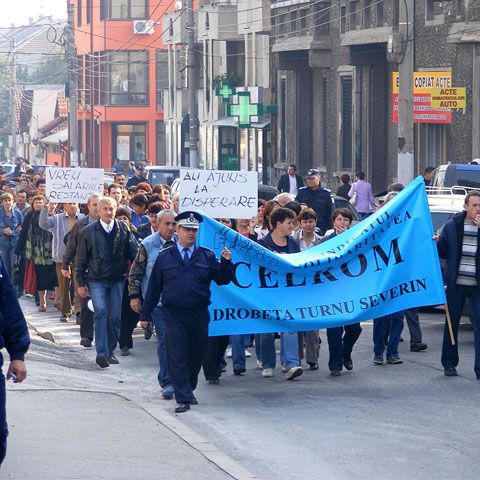 Salariaţii de la Celrom Drobeta Turnu Severin au declanşat un conflict spontan