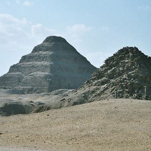 Arheologii egipteni au descoperit peste 30 de mumii la Saqqara