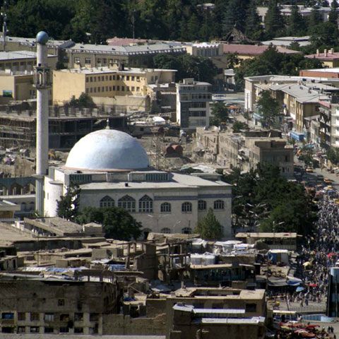 Un kamikaze s-a aruncat în aer în interiorul unei clădiri guvernamentale din Kabul