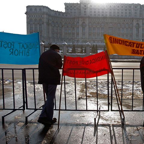 Sindicaliştii din Cercetare au pichetat, pentru a doua zi, sediul Parlamentului