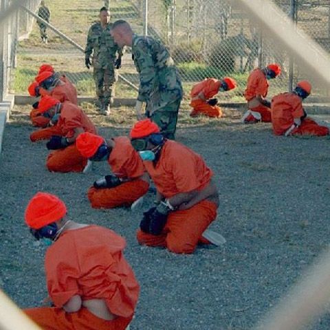 Prizonerii de la Guantanamo ar putea avea condiţii mai bune de trai