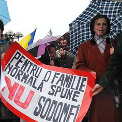 Măicuţele au dominat marşul anti-lesby de la Cluj