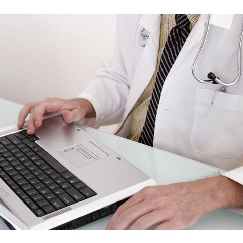 Peste jumătate dintre cabinetele de medicină de familie vor falimenta până în luna aprilie, susţin medicii primari