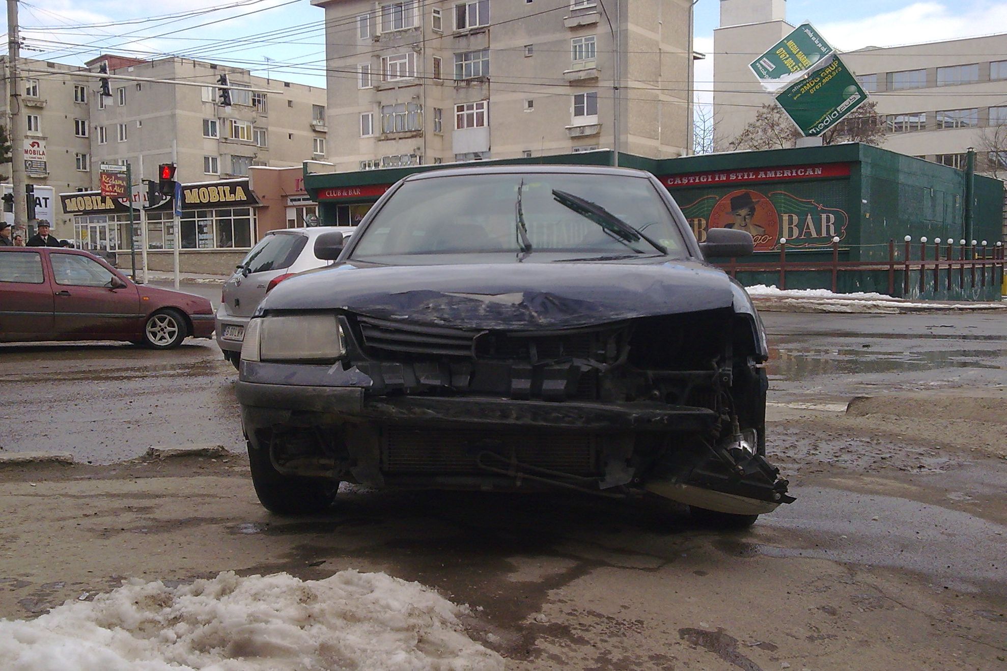 Maşina poliţiei implicată în accident rutier