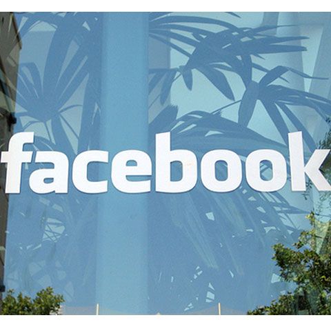 Zeci de grupuri ostile românilor au fost create în ultimele zile pe Facebook Italia