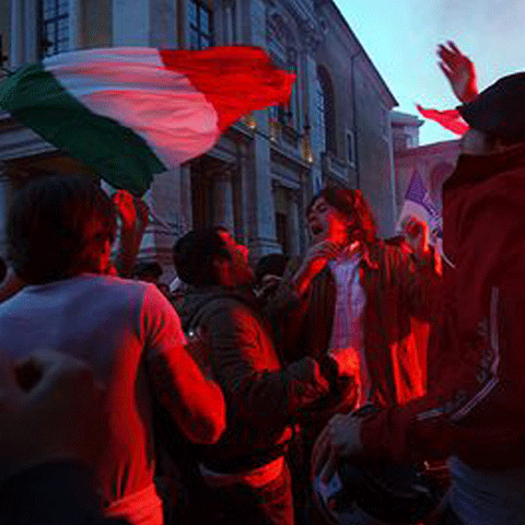 "Violatorul român", un mit convenabil în Italia