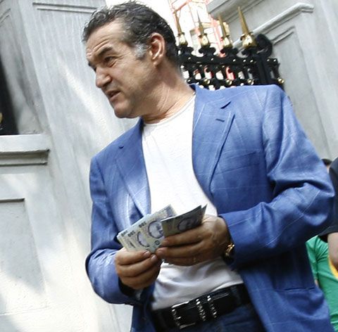 Becali, pe cale să piardă trei milioane de euro din transferul lui Rădoi!