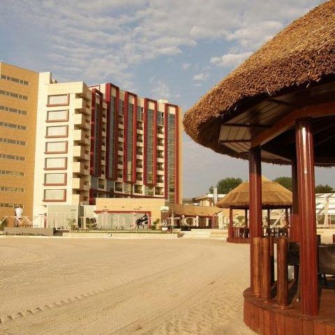 Hotelierii de la mare îi pun condiţii Elenei Udrea pentru a deschide sezonul de Paşti